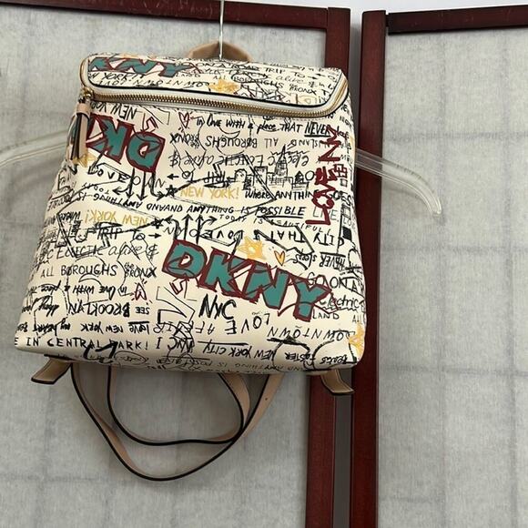 NWT DKNY TILLY‎ GRAFFITI BACKPACK - Picture 1 of 8